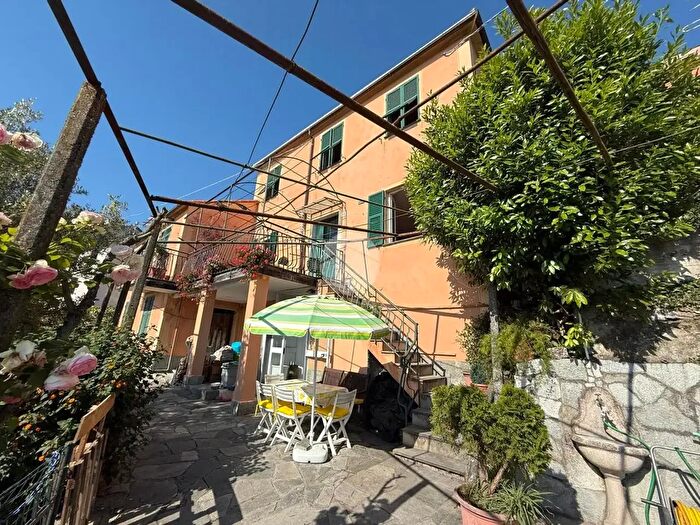 Appartamento con 5 locali in vendita in Salita Poggio di Apparizione, Genova