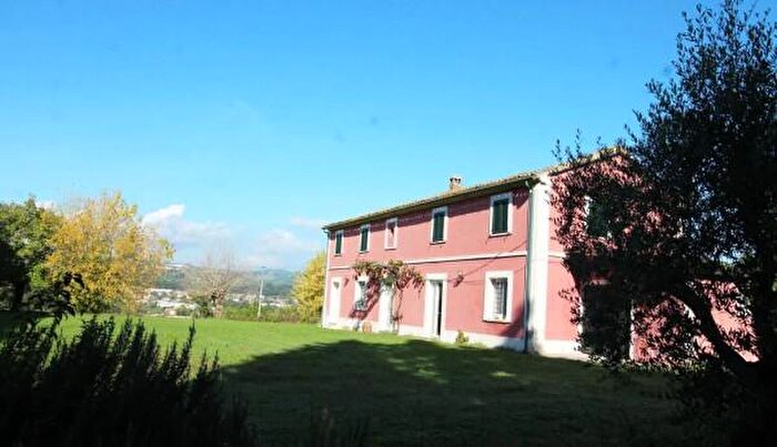 Casa con 6 locali in vendita in Terre Roveresche