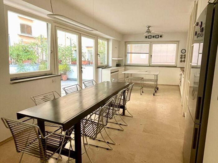 Appartamento con 6 locali in affitto in Riviera Di Chiaia, Chiaia, Napoli