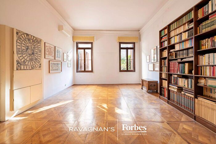 Appartamento con 7 locali in vendita in Venezia