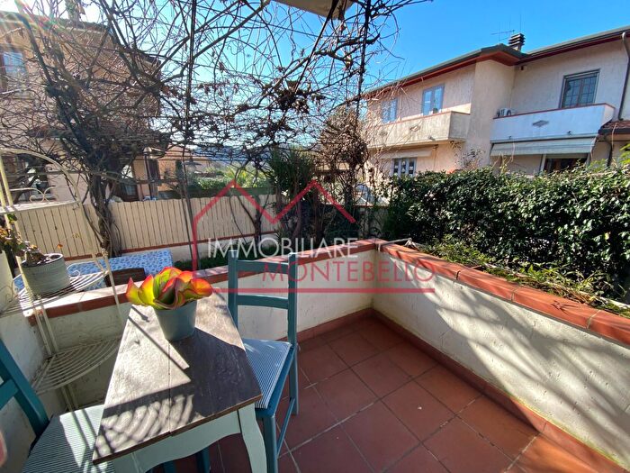 Casa con 6 locali in vendita in Sterpi, Camaiore