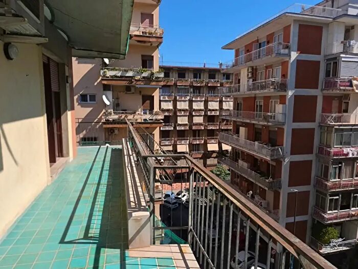 Appartamento con 5 locali in vendita in Via Adolfo Omodeo, Napoli