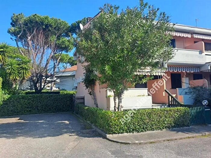 Casa con 5 locali in vendita in Massa