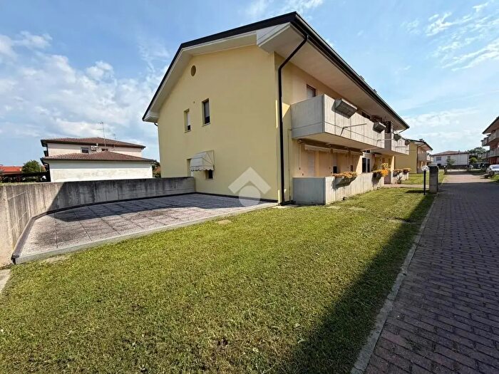 Appartamento trilocale in vendita in Via San Daniele Comboni, Rovigo