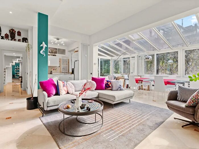 Appartamento quadrilocale in affitto in Via Piero della Francesca, Milano