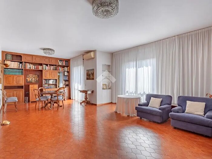 Appartamento con 5 locali in vendita in Via Enrico Gonzales, Milano