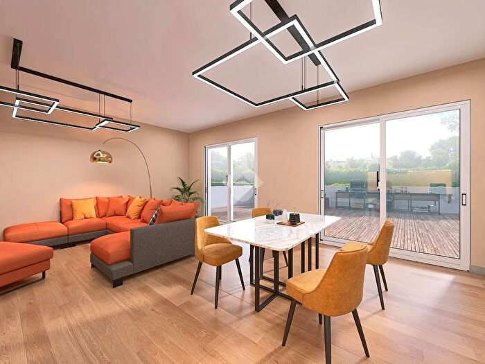 Appartamento con 5 locali in vendita in Zona Centrale, Castel DAzzano