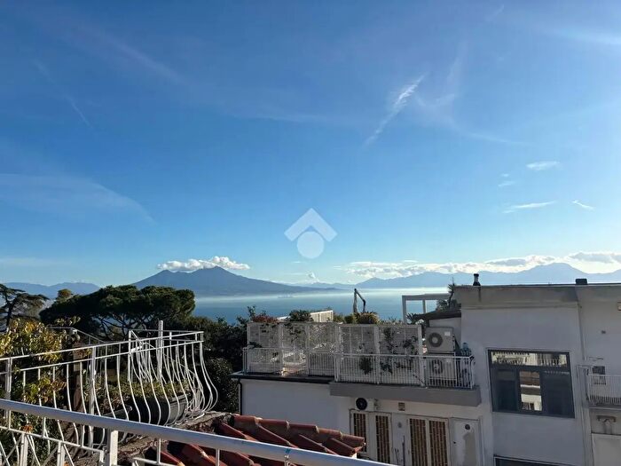 Appartamento quadrilocale in vendita in Via Francesco Petrarca, Napoli