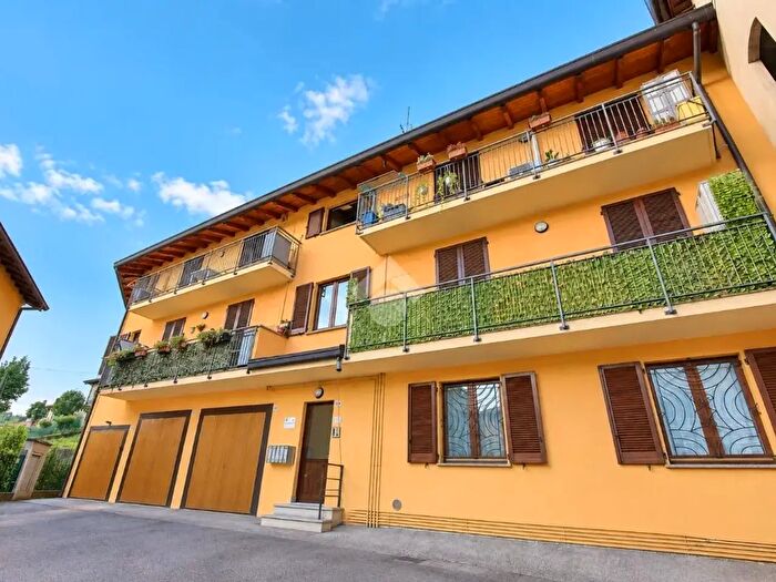 Appartamento bilocale in vendita in Via Ugo Foscolo, Garbagnate Monastero