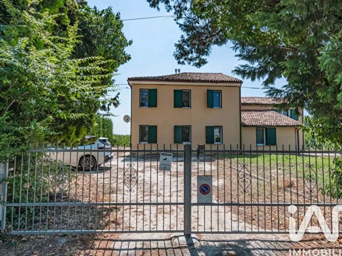 Casa con 9 locali in vendita in Via Masiera, Tresignana