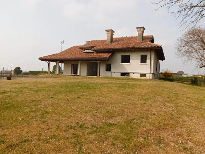 Casa con 5 locali in vendita in San Zenone Degli Ezzelini