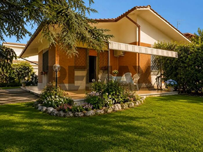 Casa con 5 locali in vendita in Via Adige, Ardea