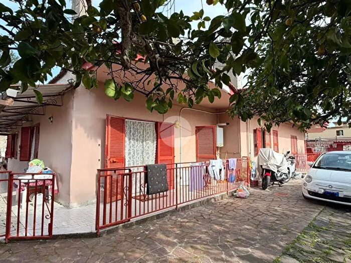 Appartamento trilocale in vendita in Via Francesco Barbato, Arzano