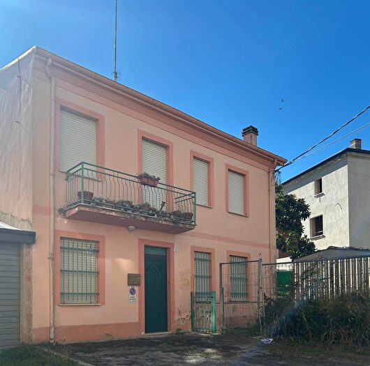 Casa con 8 locali in vendita in Lanciano