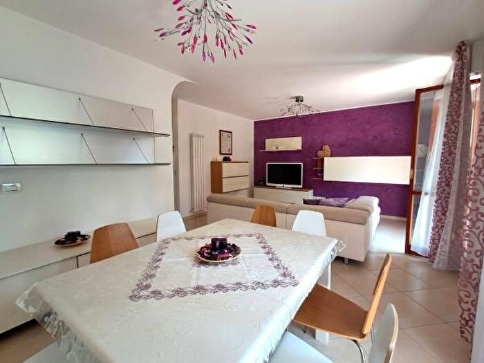 Appartamento con 6 locali in vendita in Via Lombardia, Maltignano