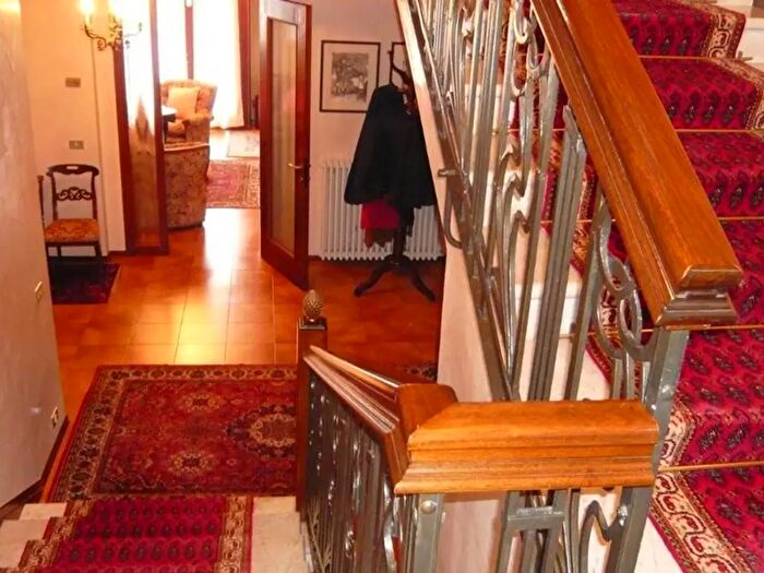 Casa con 8 locali in vendita in Montebelluna