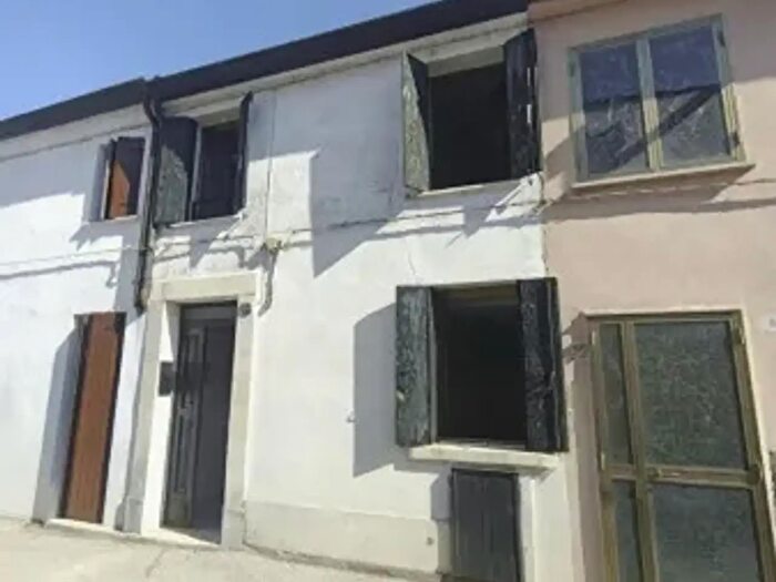 Casa con 5 locali in vendita in Via Marin Marino, Adria