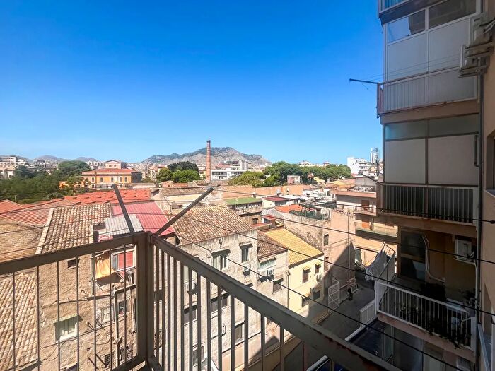 Appartamento trilocale in vendita in Via Polito, Palermo