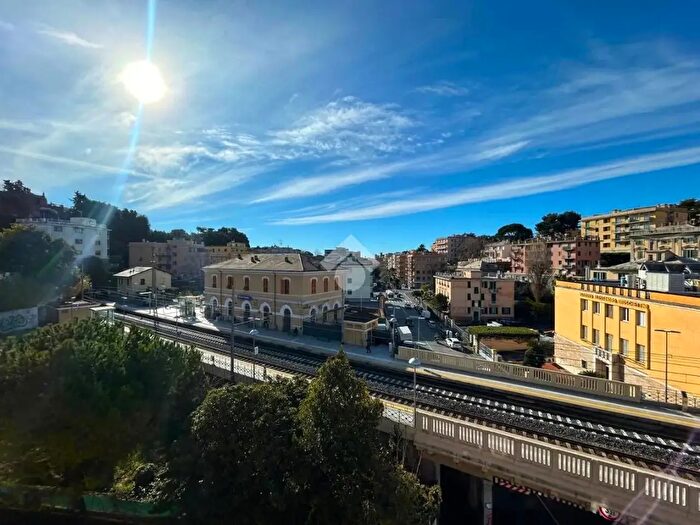 Appartamento con 5 locali in vendita in Via Isonzo, Genova
