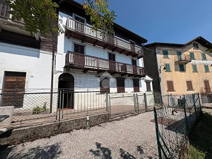 Appartamento trilocale in vendita in Via S Rocco, Torre De' Busi