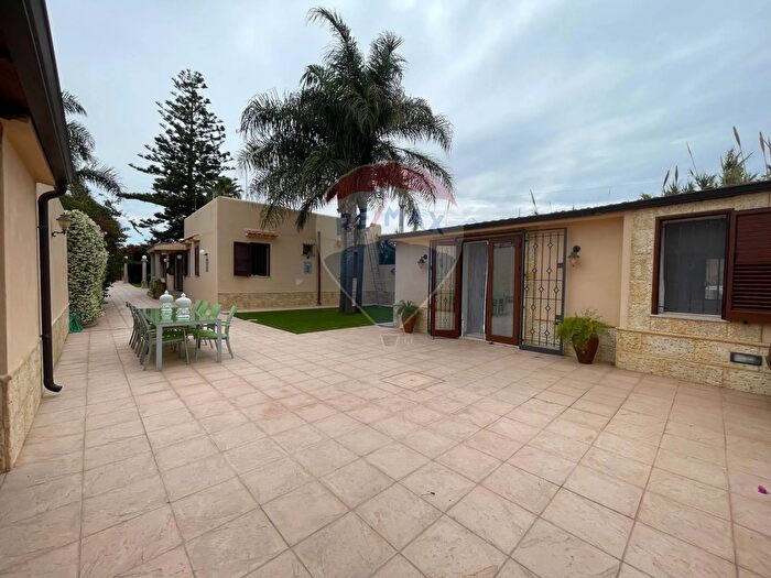 Casa quadrilocale in vendita in Via Filippo Basile, Mazara Del Vallo