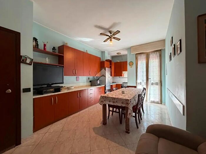 Appartamento quadrilocale in vendita in Via Alessandro Volta, Garbagnate Milanese