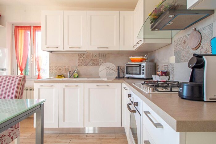 Casa quadrilocale in vendita in Via Michele Ameglio, Vasia