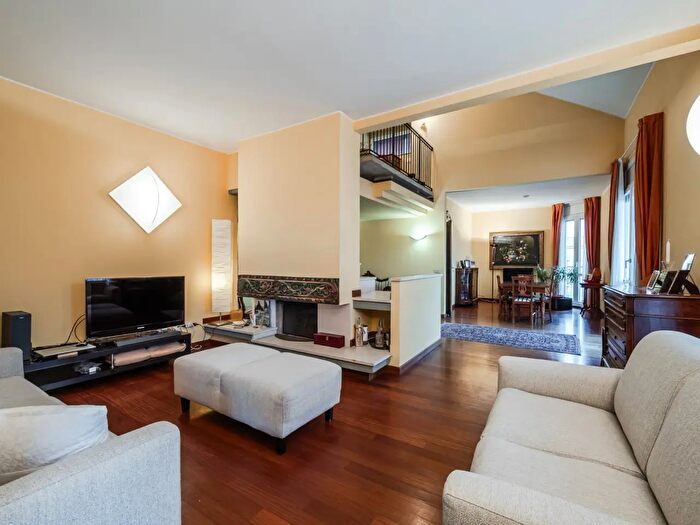 Appartamento con 5 locali in vendita in Piazza Simone Bolivar, Milano