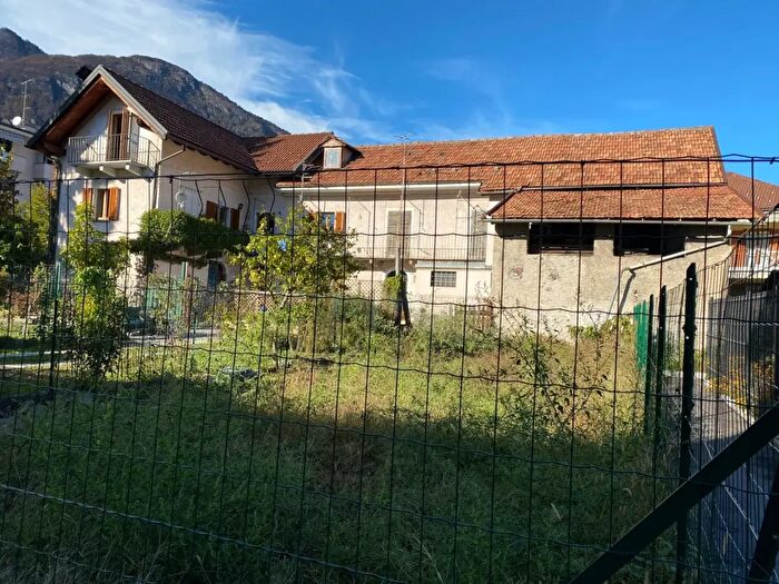 Casa con 7 locali in vendita in Via Concordia, Domodossola