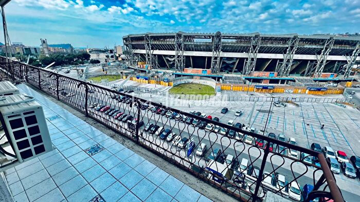 Appartamento quadrilocale in vendita in Via Giambattista Marino, Napoli