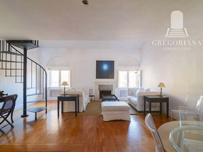 Appartamento trilocale in affitto in via DI PANICO, Via Giulia, Roma