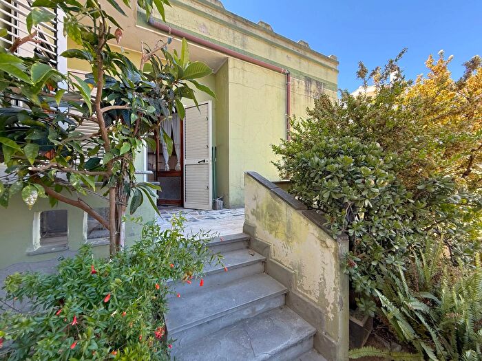 Casa con 8 locali in vendita in Via Arborea, Muravera