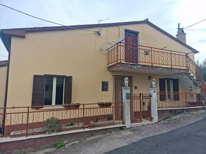 Casa con 5 locali in affitto in Via del Mattatoio, Lugnano in Teverina