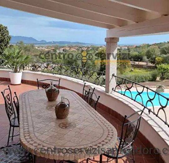 Casa con 6 locali in affitto in Via Stintino, Centro, San Teodoro