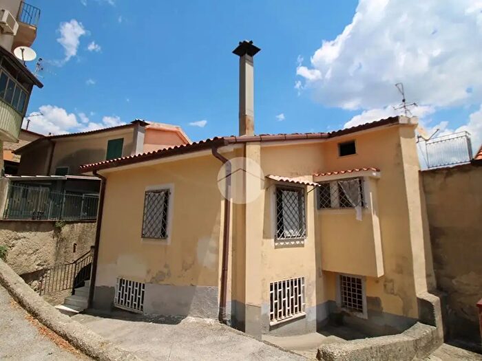 Appartamento quadrilocale in vendita in Via Arcangelo Vitolo, Roccadaspide