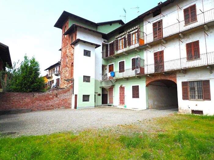 Appartamento con 5 locali in vendita in Via Roma, Brusnengo