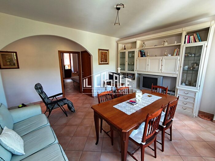 Appartamento con 5 locali in vendita in Via IV Novembrevia, Reggello