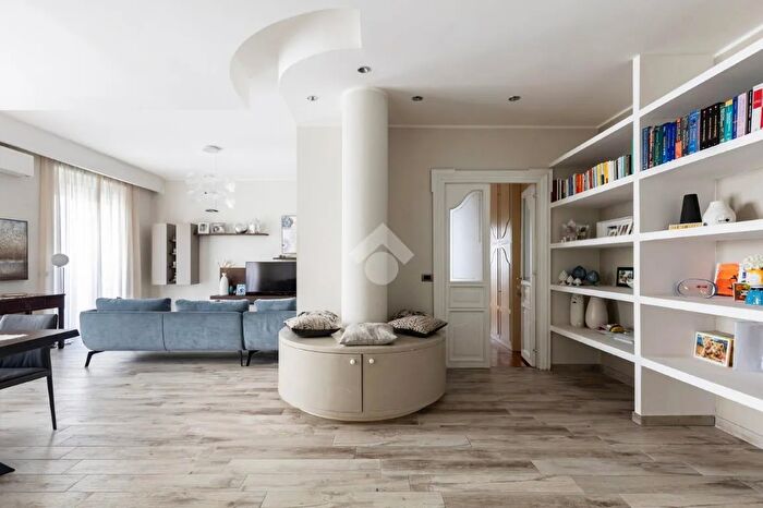 Appartamento quadrilocale in vendita in Largo Alberto Pepere, Roma