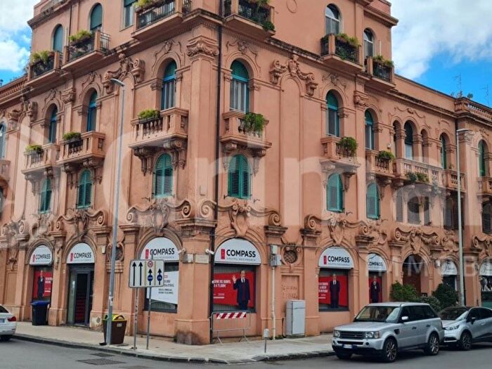 Appartamento con 5 locali in affitto in Via Pozzo Leone, Centro Storico, Messina