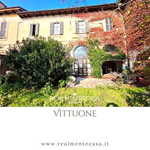 Casa con 6 locali in vendita in Piazza Giovanni Venini, Vittuone