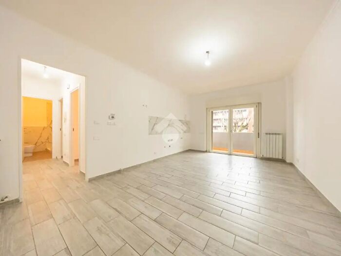 Appartamento trilocale in vendita in Via Casal Bianco, Roma