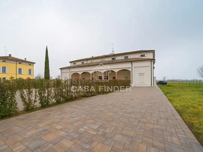 Casa con 5 locali in vendita in Strada Budellungo, Parma