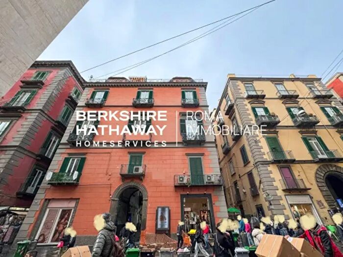 Appartamento con 6 locali in vendita in Via Toledo, Napoli