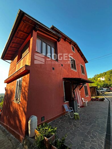 Casa con 7 locali in vendita in Via di Levane Alta, Montevarchi