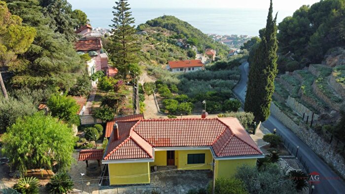 Casa con 5 locali in vendita in Concaverde, Bordighera
