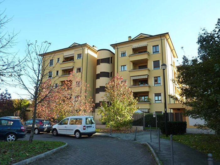 Appartamento trilocale in affitto in Via Ferrari, Regina Pacis Borsa, Monza