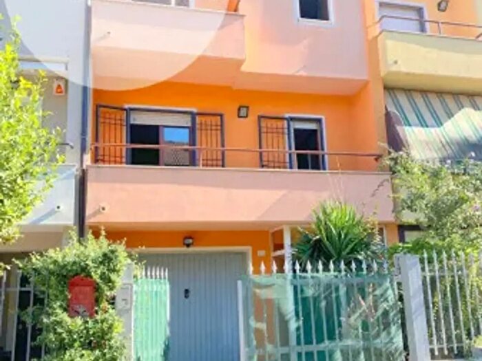 Casa con 6 locali in vendita in Via Marche, LAquila