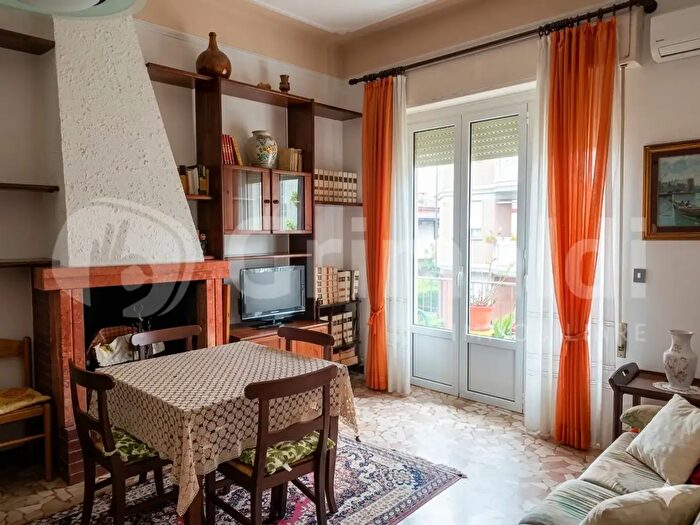 Appartamento con 5 locali in vendita in Via Garosi, Massa