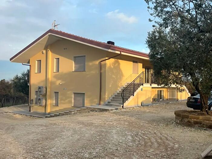 Appartamento trilocale in affitto in Arielli