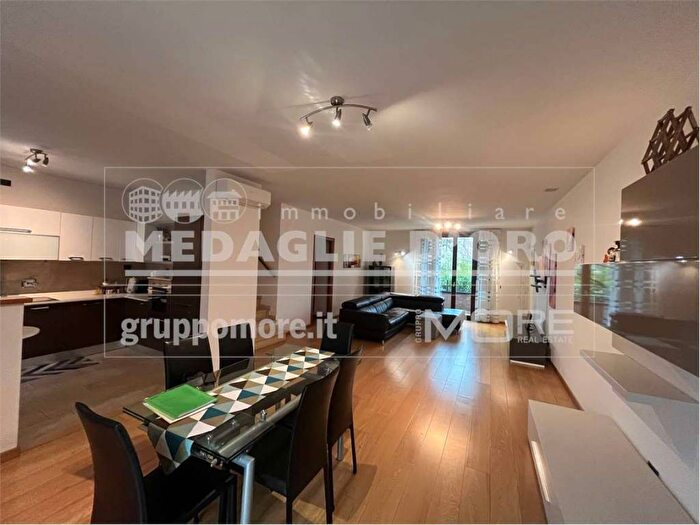 Casa con 6 locali in affitto in Via Tonini, Cognento, Modena